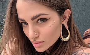 Find great deals on ebay for snake eyes piercing. Snake Eyes Piercing So Gefahrlich Ist Der Neue Piercing Trend