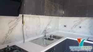 Konya da tezgah arası cam paneller konya mutfak tezgah arası 3d cam fiyatları resimli üç boyutlu mutfak arası tek renk ve düz cam modelleri published on jul 1 2020 bu videoda kale seramikten mutfak tezgah arası fayans seramik modellerini paylaşıyorum bu tarz videoların devamı için beğen. Mermer Gorunumlu Tezgah Arasi Cam Montaji Yapilmistir Tezgah Arasina Uygulanan Bu Sik Tasarim Sayesinde Evinizin Degeri Artar S Tasarim Mutfak Mutfak Tezgahi