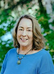 Leslie Brownell's Instagram, Twitter & Facebook