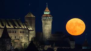 The photographs rich in detail and color show the wonders of the universe not . Blue Moon Seltener Halloween Vollmond Fur Die Ganze Welt Wetter De