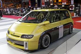 When You Driving The Kids At 7h00 And Need To Be On The Track At 7h01 The Renault Espace F1 Weirdwheels In 2020 Espace F1 Renault Classic Sports Cars