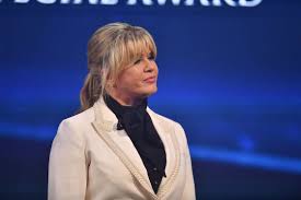 Está aquí, pero es diferente. Fia Gala Michael Schumacher Honored Corinna Schumacher S Emotional Appearance Newsabc Net