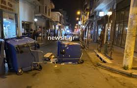 Τα επεισόδια ξεκίνησαν λίγο μετά τις 7 το απόγευμα και σύμφωνα με πληροφορίες, ομάδα ατόμων επιτέθηκε κατά των αστυνομικών, οι οποίοι προχώρησαν σε χρήση δακρυγόνων, χειροβομβίδων κρότου λάμψης και χημικών. Gmrvnlq9mxonmm