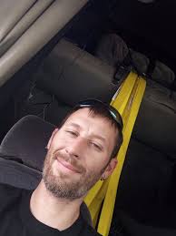 How are extroverts enjoying solo travel?