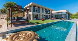 Der allgemeine fluss der villa, mit seiner engineered franzö sischer eiche wä hrend ü berträ gt ein gefü hl von wä rme und wohlbefinden. Designer Villa Zum Verkauf In Sol De Mallorca Mallorca Entdecken