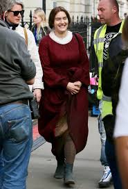 Kate winslet was born in 1975, and frances was born in 1952. Kate Winslet Pictures Latest News Videos