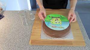 Tortenaufleger sind runde, eckige oder auch in herzform geschnittene bilder aus zuckerguss oder esspapier. Sweets For My Sweet Spongebob Kuchen Mit Schokobuttercreme Youtube