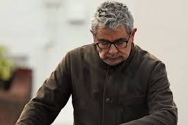 Sir, i don't think he's a susan. Rowan Atkinson Recreates A Scene From Mr Bean S Holiday On His Bike Mirror Online