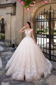 Elite dress bridal has been known for providing affordable wedding dresses for seattle area brides that don't compromise on quality and style. Pin By Summer Contreras On Weddings White Bridal Beautiful Wedding Dresses Wedding Dresses Wedding Dress Belt