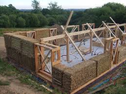 Ty Plouz L Histoire De L Autoconstruction De Notre Maison En Paille Porteuse Ou Structurelle Jui Maison En Paille Autoconstruction Maison Autoconstruction