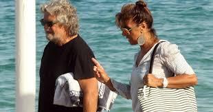 Archive for the 'marco travaglio' category. Beppe Grillo Nel Panico Perche Ha Scoperto Di Essere Intercettato La Teoria Sul Video In Difesa Del Figlio Libero Quotidiano