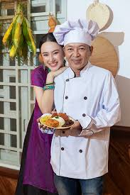 Chính quyền (mà không biết có phải chính quyền không, hay do mấy ông báo chí vống lên) đòi xử bà hằng đài phát thanh truyền hình đại nam. Angela PhÆ°Æ¡ng Trinh Má»Ÿ Quan Chay Má»›i Ngoi Sao