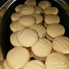 Semperit/dahlia susu super mudah (mesti cuba!!) 5) bila dah masak sejukkan di atas redai sebelum di simpan dalam balang. Www Penbiru Com Biskut Susu 3 Bahan