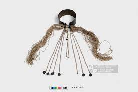 中文名稱 貝珠銅臂環 編目號 at1336 2 英文名稱 shell beads copper armlet舊登錄名稱 腕飾 hair accessories antiques bobby pins