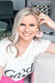 300: How Amanda Hiler Surpassed Her Teaching Income By Freelancing Part-Time