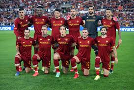 The official website of professional italian football club as roma. Roma Tregua Con La Lega Ok All Inno Giallorosso Con Le Squadre In Campo