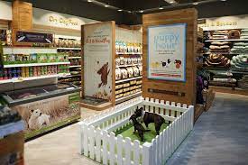 New Logo And Identity For Pets Corner By Junction Design Pet Store Display Pet Store Design Pet Store Ideas