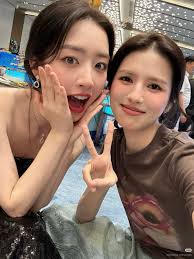 Pretty girls He Nan and Deng Enxi