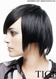 Frisuren Bilder: Feminin hinters Ohr gestylter Bob