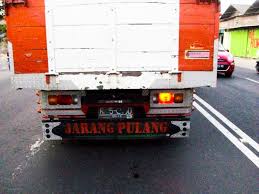 Hasil gambar untuk tulisan lucu di bak truk