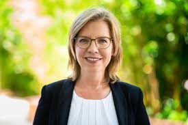 We did not find results for: Osterreichische Klimaministerin Sorgt Fur Wow Moment Ministerin Gewessler Begeistert Beim Digitalen Fruhjahrsempfang Der Grunen Martin Heilig
