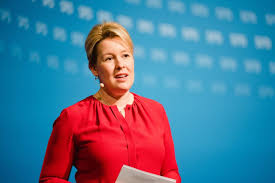 Damit hat sie einen body mass index (bmi) von 17,9 punkten. Spd Hoffnungstragerin Mit Fleckiger Weste Franziska Giffey Wird Trotz Affare Um Doktortitel Berliner Parteichefin Nurnberger Blatt