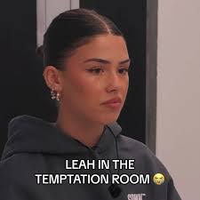 Leah Shook's Instagram, Twitter & Facebook