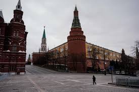 Это называется локдаун, никак иначе. Coronavirus Moscow Begins Lockdown As Russia Regions Prepare For Confinement Deccan Herald