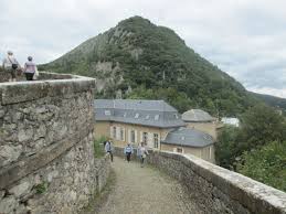 Il était une fois, au milieu d'une forêt épaisse, une petite maison où habitait une jolie petite fille nommée petit chaperon rouge. Blog A Part Il Etait Une Fois Dans La Ville De Foix Niduab