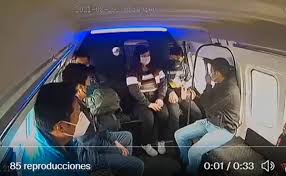 La fgjem informó que uno de los delincuentes que se arrojó de la combi también murió, mientras que uno de sus cómplices resultó lesionado y . Asalto Frustrado Por Chofer Y Pasajeros El Universal Puebla