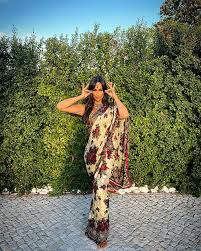 Like many famous people and celebrities, rita pereira keeps her personal life private. Rita Pereira Hyndia Photos Et Videos Instagram