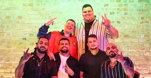 Ferrugem Agita A Web Ao Postar Foto Ao Lado Do Grupo Menos E Mais Vem Pedrada Por Ai