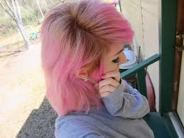 释放我的奶奶— cwissi: my hair is pink now btw :*