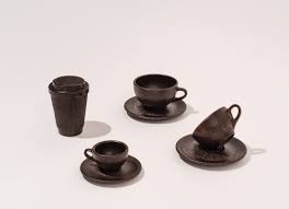 If you use the standard suggestion of one scoop per cup, you would get around 45 cups of coffee from a pound. Kaffeeform Webshop