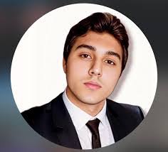 Amanda Wrede's Instagram, Twitter & Facebook