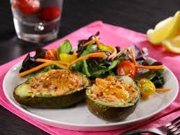 Aguacate Al Horno Con Huevo Y Salmon Aguacate Al Horno Platos Saludables Comida