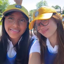 Hii my name is Kimberly and I'm from Compton, California! I'm 100%  committed to Berkeley, majoring in business at Haas. I love building lego  sets, listening to Sade, and watching the Last