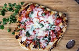 How To Grill Pizza Two Kooks In The Kitchen Recipe Grilled Pizza Vegetarian Main Dishes Vegetarian Appetizers