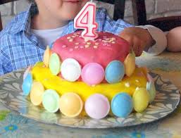 Gateau D Anniversaire A Etage Et Pate D Amande Coloree Recette Facile Recette Gateau D Anniversaire A Etage Gateau Anniversaire Gateau