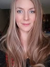 Lori Glennon's Instagram, Twitter & Facebook