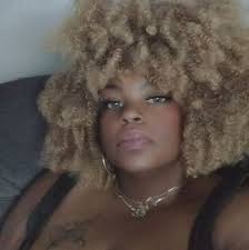 Mom Beach Club🛟♥️💙 I should be adulting but can't turn down a pool day  with the girls!!!