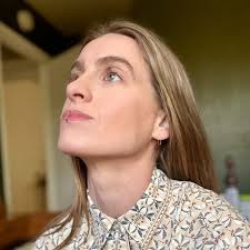 틱톡을 자주 안쓰지만 저기서 제일 좋은 일이 첼로로 생방송으로 이 남자가 죽이는 걸 보고있길래 댓글 달았더니 와 이거 하려고 야간  루틴을 하네. ”노래가 끝났을 때 그는 “어머나 이게 내 마지막 노래였는데 누군가