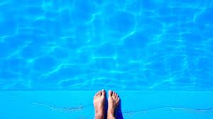 Un giorno di vacanza in cui tutti abbassano le saracinesche e scappano dalla città. Buon Ferragosto 2021 Frasi Messaggi E Immagini Da Condividere Per Fare Gli Auguri