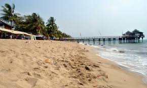 Dengan kesegaran sumber mata air alami di wahana tersebut, para pengunjung bisa menikmati guyuran ribuan liter air dari ember tumpah. Pantai Anyer Pantai Indah Yang Memukau Di Pesisir Banten Java Travel
