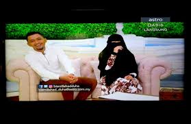 Menampilkan gandingan pasangan suami isteri ungku hariz dan jihan muse. Biniku Ninja Postingan Facebook