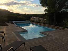 Maybe you would like to learn more about one of these? Piscine Plage Californienne En Angle Et Plage Pourtour En Bois Exotique