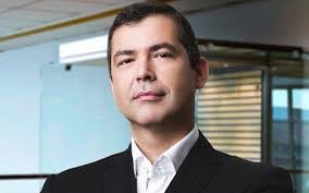 Brasileiro abre mão de emprego de R$ 900 mil para empreender