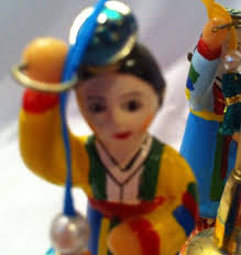 VINTAGE Korean Folk Dance Metal Music Box Circa 1945-1950 SO HARD TO FIND!  RARE