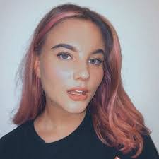 Katie Kipp's Instagram, Twitter & Facebook