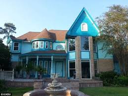 Getting the service that you need and the results that you want from a professional painter in houston, tx is as easy as calling on the expert that locals already depend on. Texas Couple Paint Their House Teal Only To Receive Death Threats Daily Mail Online